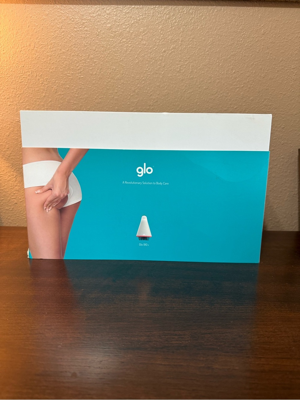 GLO Anticellulite Massager in White and Teal - Picture 3 of 12